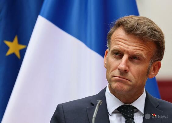 マクロン氏、仏テレビに出演の親政府ロシア人ジャーナリストに警戒感
