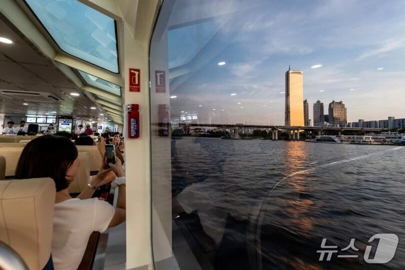 漢江バスから眺めた風景＝ソウル観光財団提供(c)news1