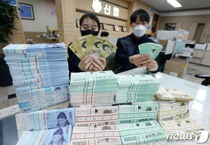 旧正月の「セベットン新札交換サービス」に使う新札(c)news1