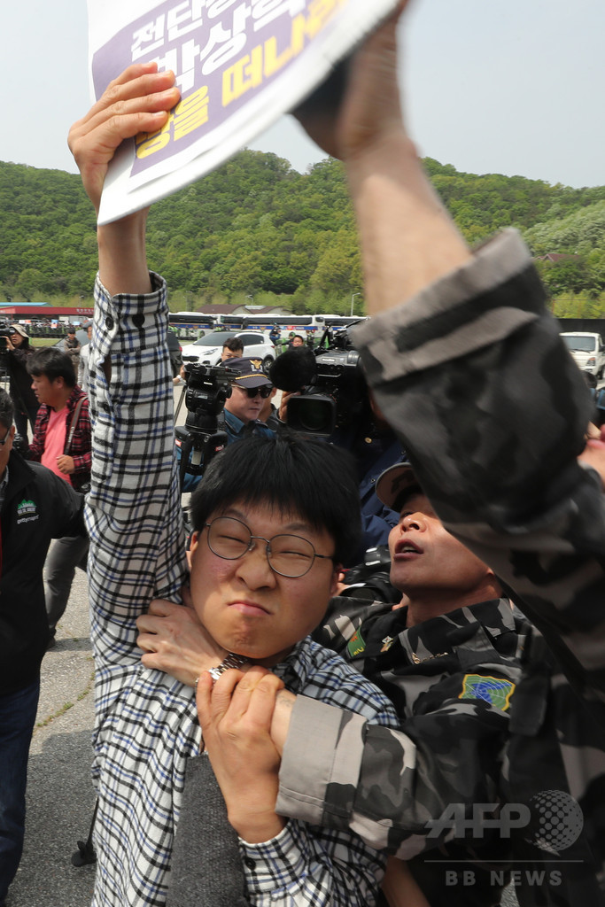 韓国警察、北朝鮮批判ビラの散布を制止