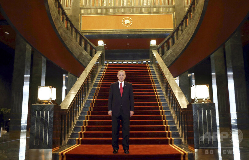 「金の便座見つけてみろ」トルコ大統領、公邸批判の野党を招待