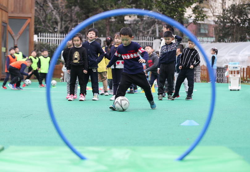 幼稚園でサッカーに親しむ教室 上海市 写真8枚 国際ニュース Afpbb News