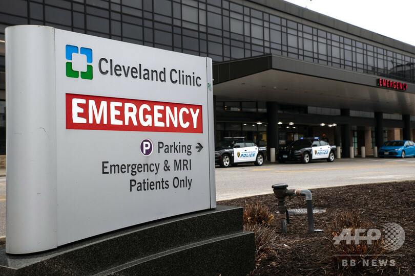 米国初の顔面移植受けた女性が死去、57歳