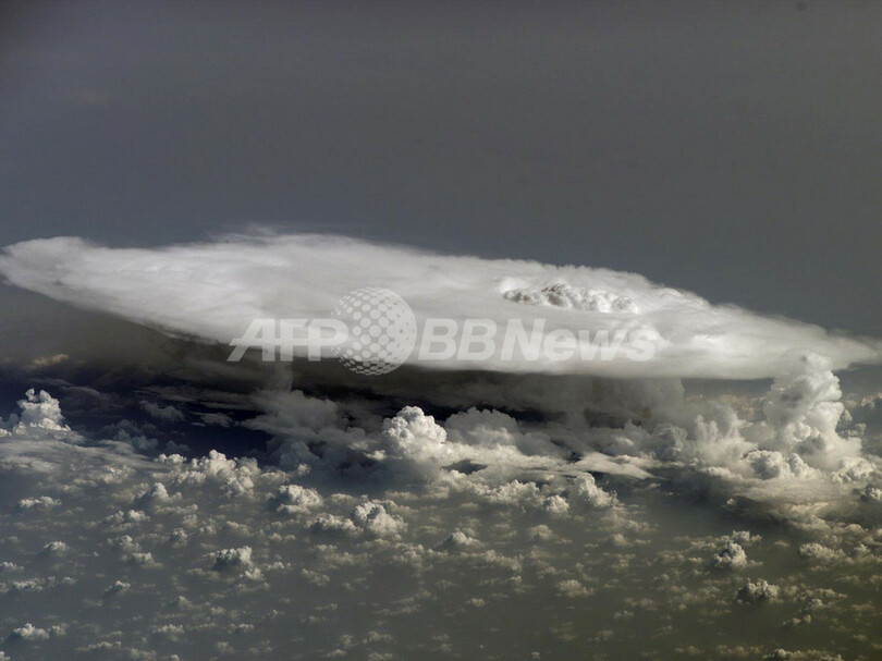 アフリカ大陸上空の巨大積乱雲 写真1枚 国際ニュース Afpbb News