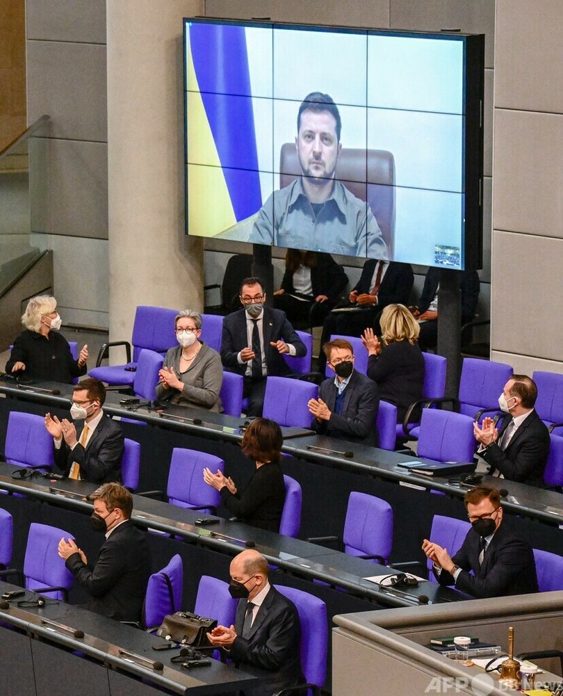 自由と束縛分ける壁を壊して ウクライナ大統領、独議会で演説