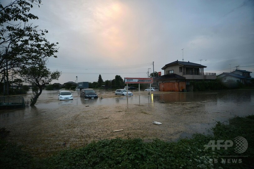 関東豪雨、12人不明 約700人が孤立