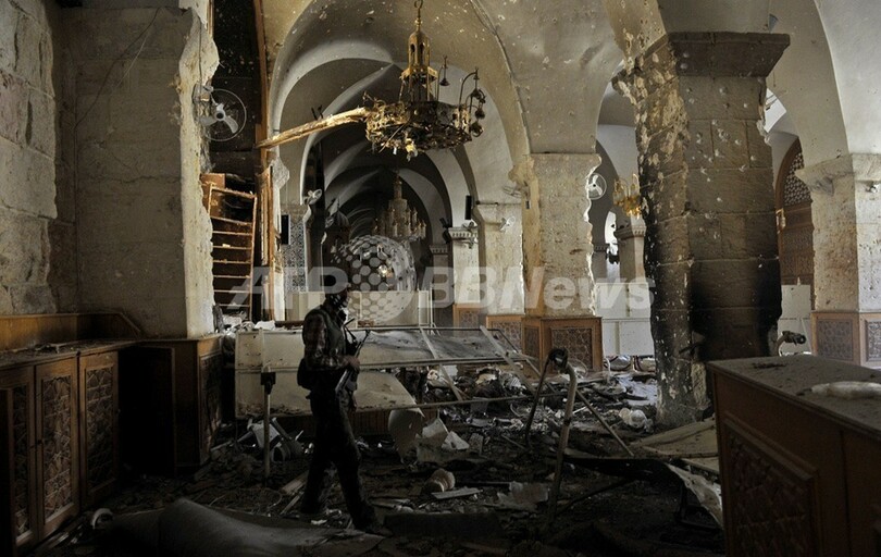 ウマイヤド・モスクの塔、戦闘で崩壊 シリア北部アレッポ