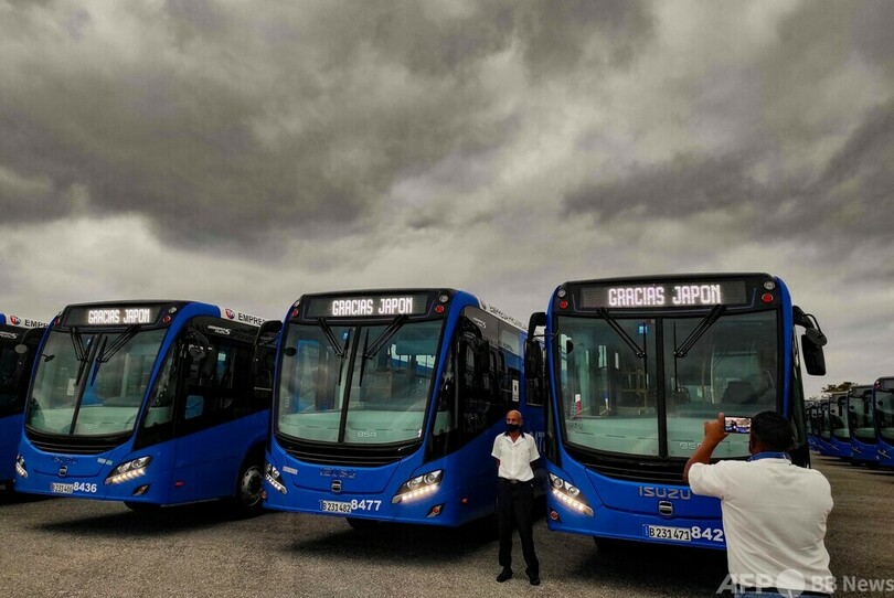 日本からキューバにバス84台供与