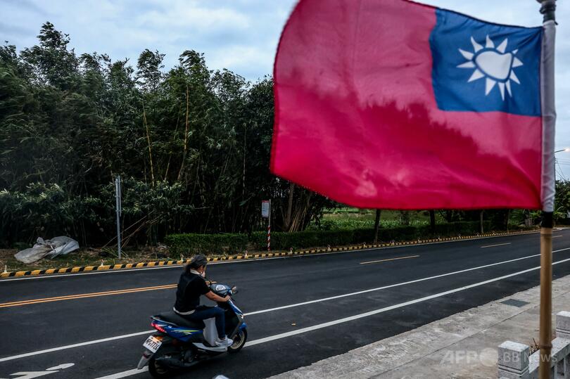 中国、「軍事作戦」で軍艦展開 台湾総統府
