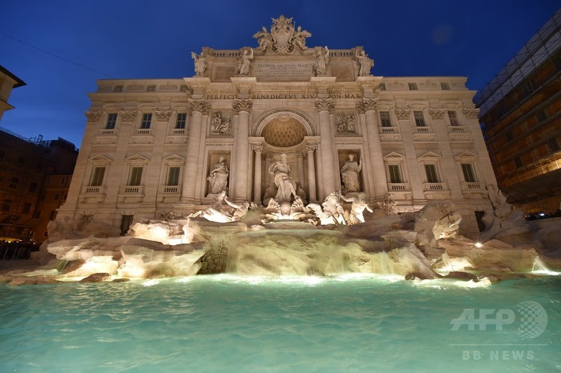 トレビの泉に再び水 湧く 16か月の修復工事完了 ローマ 写真15枚 国際ニュース Afpbb News
