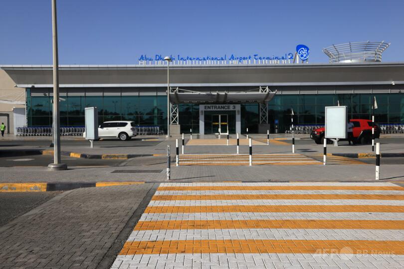 アブダビ、ドバイの空港で被害 死傷者も イラン報復攻撃を受け アラブ首長国連邦(UAE)アブダビの国際空港(2023年4月29日撮影)。(c)KARIM SAHIB/AFP