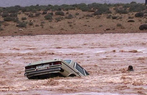 車を流す砂漠の鉄砲水 モロッコ南部 写真7枚 国際ニュース Afpbb News