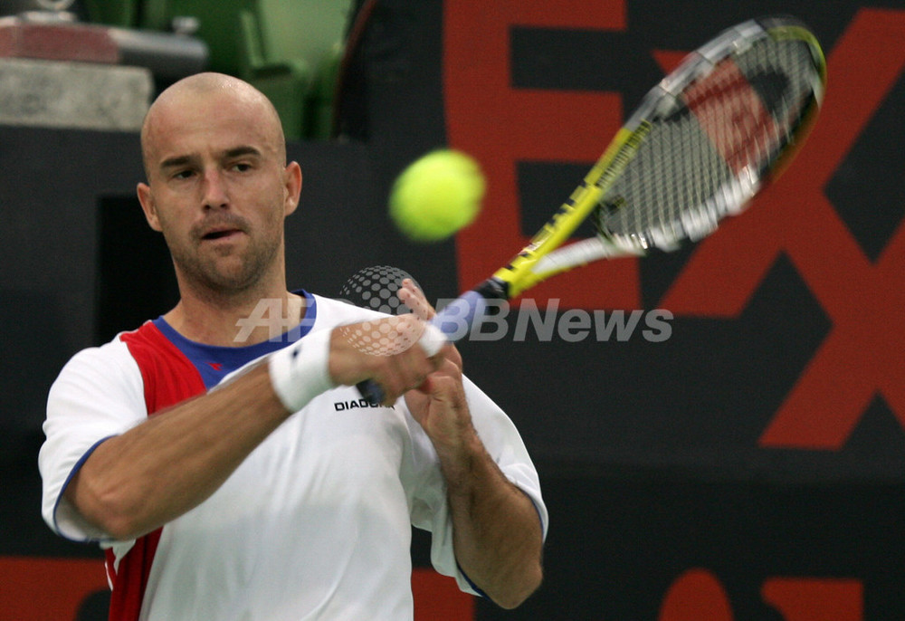 <男子テニス・カタール・エクソン・モービル・オープン 2007>リュビチッチ ユーズニーを降し準決勝進出 カタール 写真25枚 国際