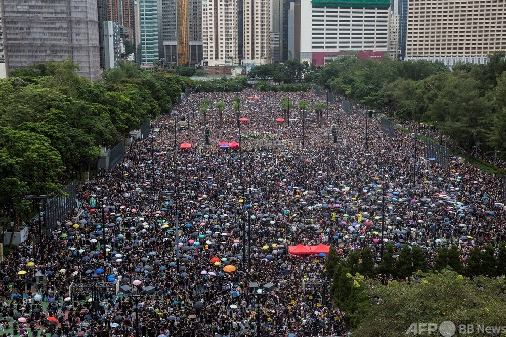 香港大規模デモの民主派団体が解散