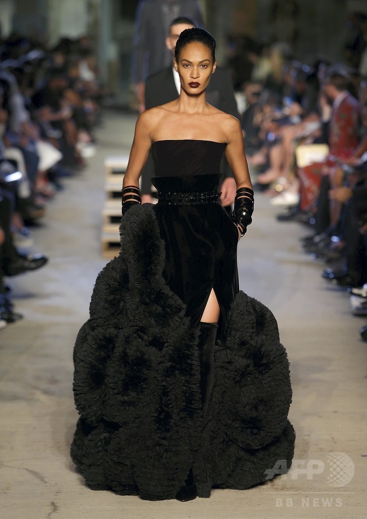 「ジバンシィ」16年春夏コレクション