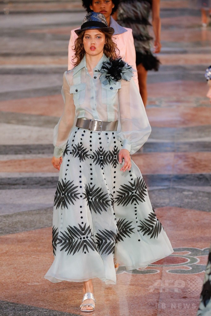 「シャネル」16/17年クルーズ・コレクション