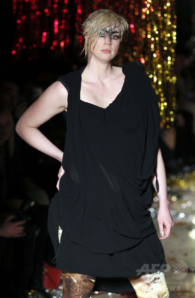 「ユニセックス」にまとう服、「ヴィヴィアン・ウエストウッド ゴールドレーベル」15/16秋冬