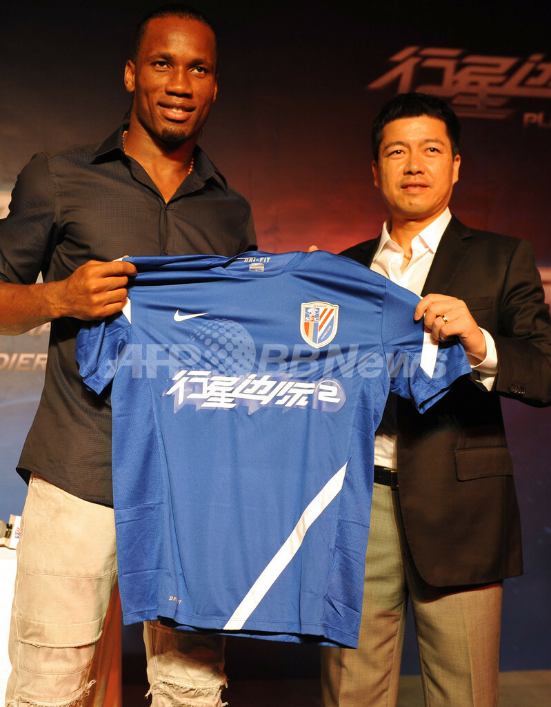 上海申花に移籍のドログバが入団会見 写真10枚 ファッション ニュース