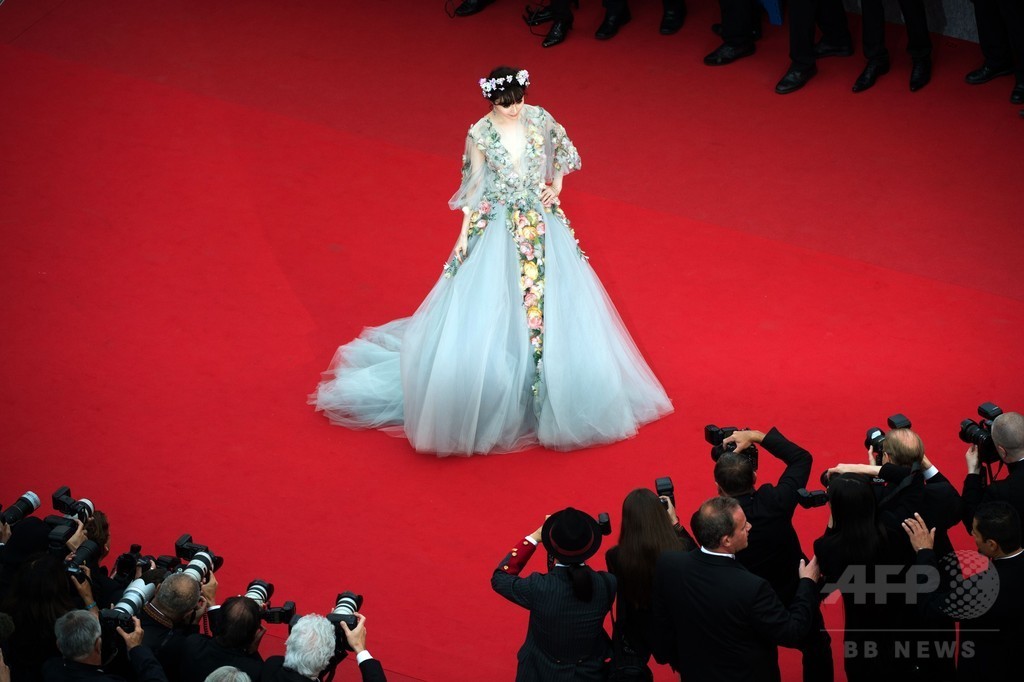 第68回カンヌ国際映画祭、2日目もさらにドレスアップしたゲストたちに注目