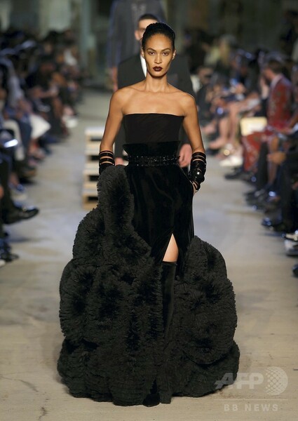 「ジバンシィ」16年春夏コレクション