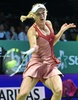 女子テニス、WTAツアー選手権（BNP Paribas WTA Championships - Singapore 2014）4日目。リターンを狙うカロリーネ・ボズニアツキ（Caroline Wozniacki、2014年10月23日撮影）。(c)AFP/ROSLAN RAHMAN