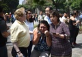 メキシコの首都メキシコ市で、地震の発生を受けた人々の様子（2017年9月19日撮影）。(c)AFP/Ronaldo SCHEMIDT