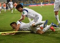 サッカーW杯ブラジル大会（2014 World Cup）グループH、ロシア対韓国。先制点を決め喜ぶ韓国の李根鎬（Lee Keun-ho、下、2014年6月17日撮影）。(c)AFP/JUNG YEON-JE