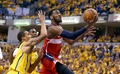 13-14NBAプレーオフ・イースタンカンファレンス準決勝（7回戦制）、インディアナ・ペイサーズ（Indiana Pacers）対ワシントン・ウィザーズ（Washington Wizards）第1戦。得点を狙うワシントン・ウィザーズのジョン・ウォール（John Wall、2014年5月5日撮影）。(c)AFP/Getty Images/Andy Lyons