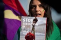 米首都ワシントンで行われた、イラン政府に抗議するデモの参加者。イラン革命から44年の記念日に（2023年2月11日撮影）。(c)ROBERTO SCHMIDT / AFP