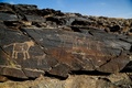 イラク中部ホメイン郊外の丘陵地帯で発見された古代の岩壁画（2016年10月24日撮影）。(c)AFP/ATTA KENARE