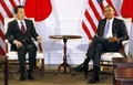 米ニューヨーク（New York）のホテルで会談するバラク・オバマ（Barack Obama）米大統領（右）と菅直人（Naoto Kan）首相（2010年9月23日撮影）。(c)AFP/Satoru IIZUKA