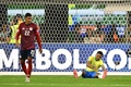 サッカーコパ・アメリカ、グループD、ブラジル対コスタリカ。好機を逸した後、ピッチに座り込むブラジルのロドリゴ（右、2024年6月24日撮影）。(c)Patrick T. Fallon / AFP
