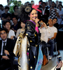 「ミス・ユニバース（Miss Universe）世界大会」に出場する日本代表、宮坂絵美里（Emiri Miyasaka）さんの壮行会が22日、都内で開催された。宮坂さんは世界大会で着用するナショナル・コスチューム姿で登場。最終選考会は8月23日にバハマで開催される（2009年7月22日撮影）。(c)AFP/Kazuhiro NOGI