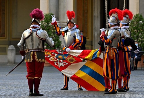 スイス衛兵の新兵、ローマ教皇に忠誠を宣誓 バチカン 写真14枚 国際