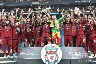 リバプールがUEFAスーパー杯優勝、控えGKアドリアンがPK戦で活躍 写真