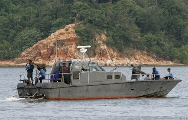 スリランカ海軍の高速艇が撃沈される、海上で自爆攻撃か 写真1枚 国際