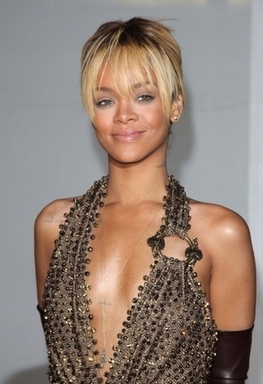 リアーナ 髪 手入れ