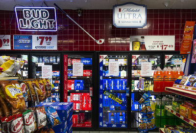 米NY、市有地でのアルコール飲料広告を禁止