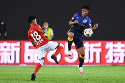 中国1部開幕戦に観客3万人 ドローンでトロフィー運ぶ演出も