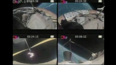 NASAの「空飛ぶ円盤」、パラシュートの一部開かず