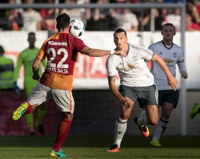 イブラがマンUデビュー弾！ 190秒でボレーシュート決める