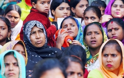 病院に処置を拒否されたインドの妊婦、出産後母子ともに死亡