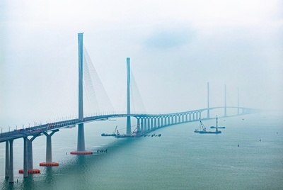 中国南部の黄茅海海上通路が完工に伴い引き渡し