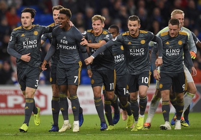 レスターが亡き会長にささげる勝利、選手らは葬儀参列のためタイへ