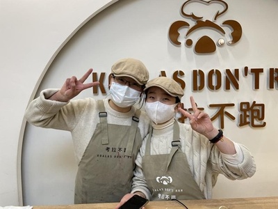 耳の不自由な女性がオーナーの「無音」パン屋 河南省