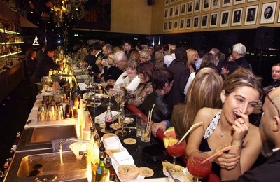 閉経の原因は男性が若い女性を好むから？研究論文