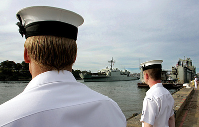 豪海軍の哨戒艇に強盗、乗組員を縛って武器奪う