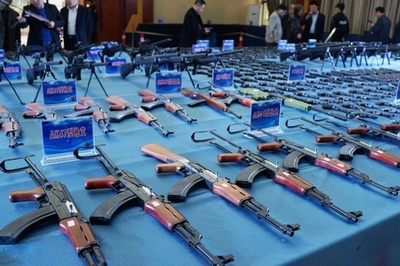 中国で銃器1万5000丁、刀剣類12万本を押収