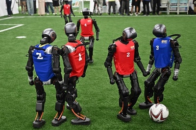 中国主催の世界人型ロボットスポーツ大会 入場券大人気