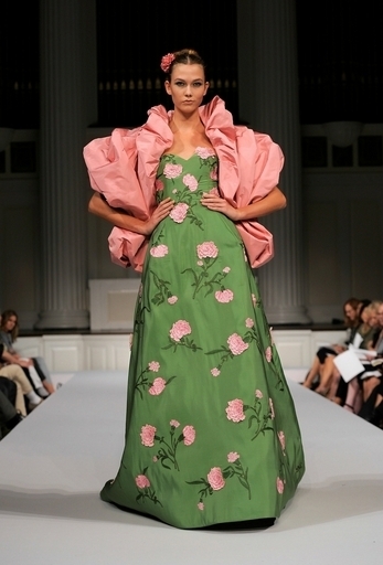 ＜11年春夏NYコレクション＞オスカー・デ・ラ・レンタ、新作を発表